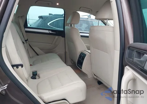 2014 Volkswagen Touareg 3.6L Sport z USA, uszkodzony, nr VIN WVGEF9BP7ED001676